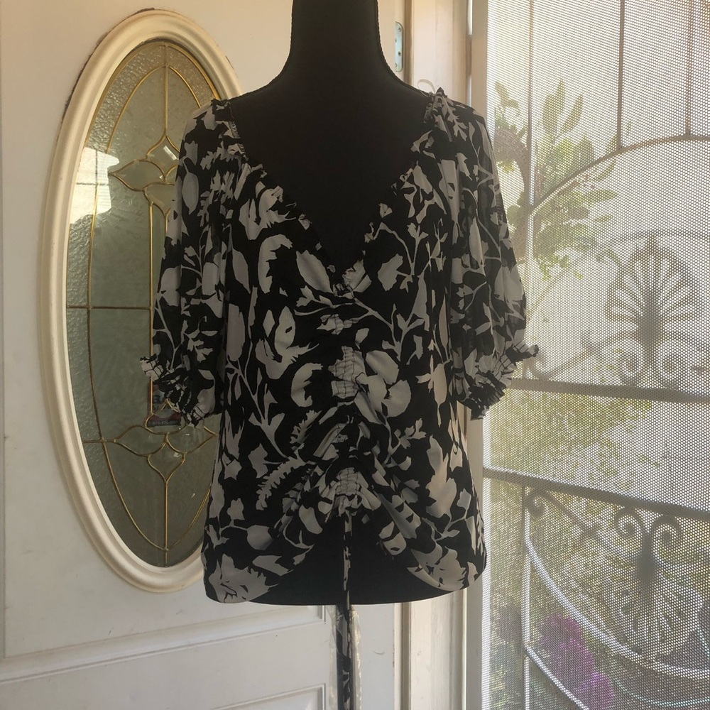 INC International Concepts Black & White Floral Ruched V-Neck Blouse